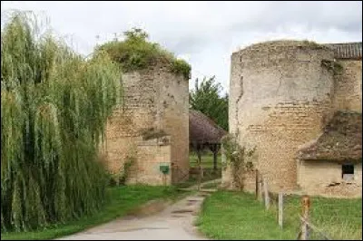 Nous démarrons notre balade dominicale en Normandie au château de Courcy. Commune de l'arrondissement de Caen, elle se situe dans le département ...