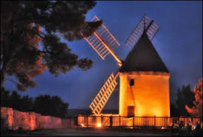 Je vous attends à Langlade, au pied du moulin à vent. Ville de l'aire d'attraction Nîmoise, sur les bords du Rhôny, elle se situe dans le département ...