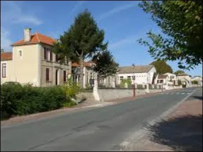 Village Charentais-Maritime, Léoville se situe en région ...
