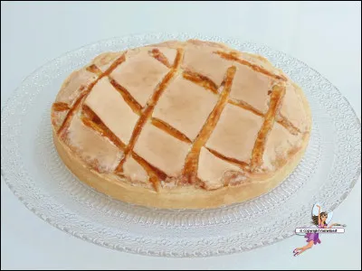 Quel est le nom de cette tarte réalisée avec de la pâte feuilletée et fourrée de frangipane ?
