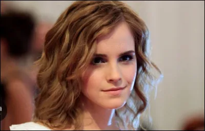 Elle sait parler français.