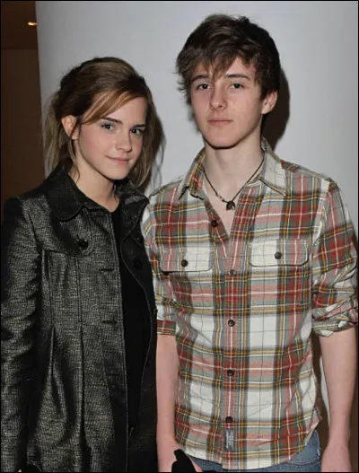 Quaime-t-elle faire avec son frère ?