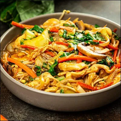 Quel plat de la cuisine chinoise lié à une sauce épaissie est à lorigine préparé avec des abats en Chine, ce qui est plus rare en Occident ?