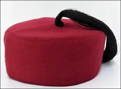 Quel est le nom de ce couvre-chef cylindrique rouge garni d'un gland, coiffe nationale de la Tunisie ?