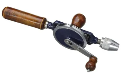 Quel est le nom de l'outil manuel utilisé pour faire des trous dans divers matériaux ?