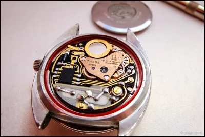 Les montres &agrave; pile sont aussi appel&eacute;es montres &agrave;...