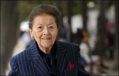 Qui est cette femme de lettres française auteure du livre intitulé ''L'Irrégulière ou mon itinéraire Coco Chanel'' ?