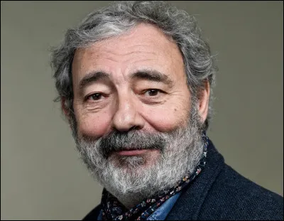 Qui est cet écrivain français, auteur du roman ''Le temps des Bohèmes'' ?