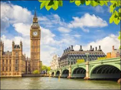 Dans quelle ville anglaise peut-on admirer Big Ben ?