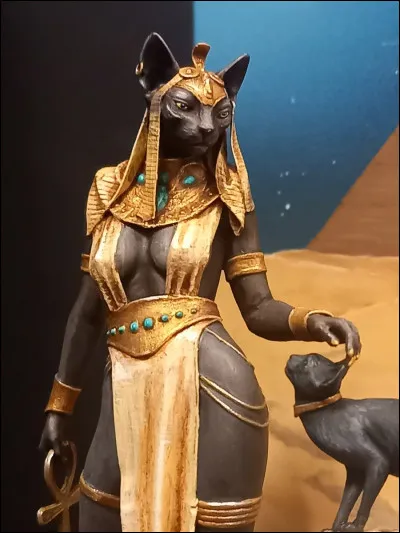 Quelle déesse de la mythologie égyptienne est représentée sous la forme d’un chat ?