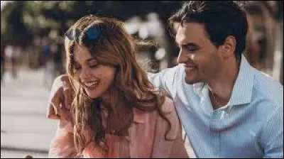 Avec quoi Noah décore-t-elle sa voiture ?