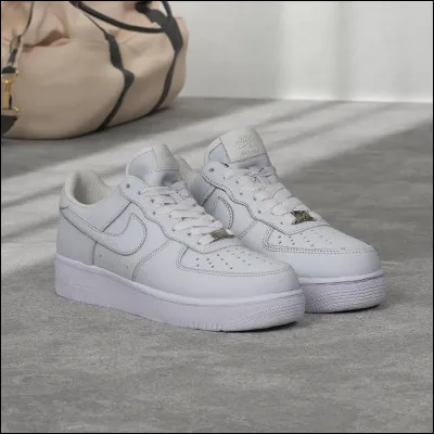 Quelle est cette marque de chaussures ?