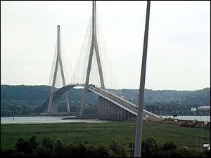 Qu'il est majestueux le pont de Normandie.