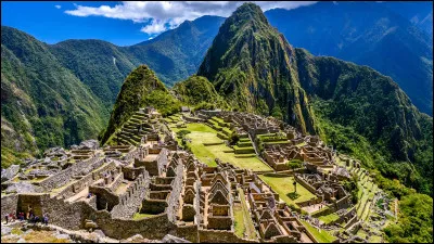 Cité sacrée inca, bâtie au XVe siècle dans l'actuel Pérou :