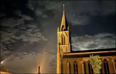 Voici l'église Saint-Georges, à Saizerais. Commune de Lorraine, dans l'aire d'attraction Nancéenne, elle se situe dans le département ...