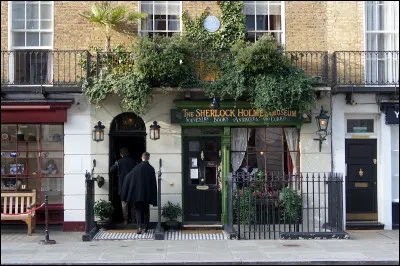 Quelle est l'adresse où habitait Sherlock Holmes ?