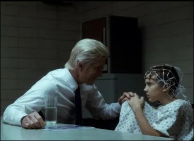 Que subissait Eleven si elle n'obéissait pas à "Papa" ?