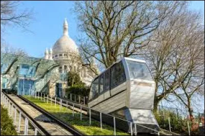 A quel édifice religieux permet d'accéder le funiculaire de Montmartre ?