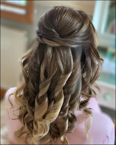 Et pour finir, quelle coiffure fais-tu souvent lorsque tu dois t'attacher les cheveux ?