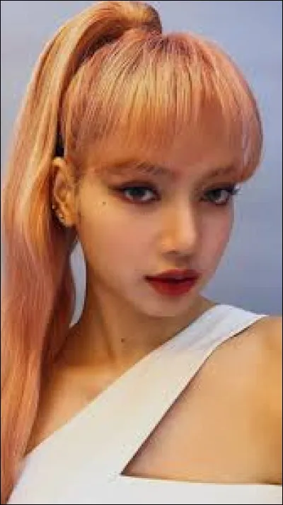 Pourquoi a-t-elle changé son nom Pranpriya en Lalisa ?