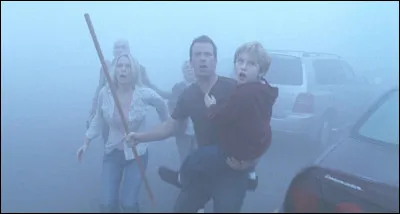 Dans "The Mist" (2007), qu'apporte le brouillard ?
