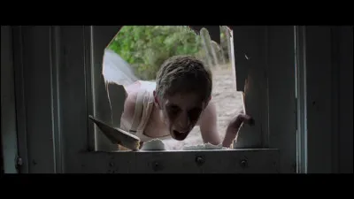 Pour finir, dans "It Follows" (2014), comment la malédiction se transmet-elle ?