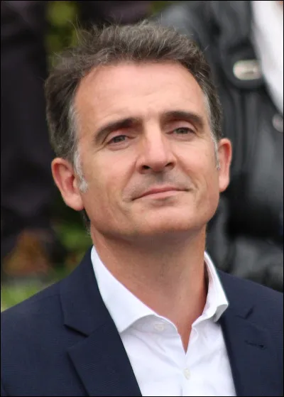 Lorsque l'épervier pousse son cri, il...