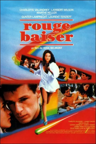 Quelle actrice accompagne Lambert Wilson dans le long-métrage "Rouge Baiser" ?