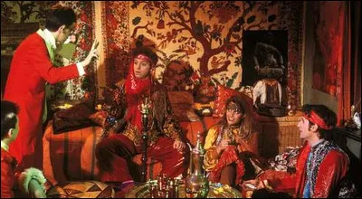 Dans quelle émission Philippe Manoeuvre, Alain Chabat et Antoine de Caunes présentaient-ils des rubriques ?