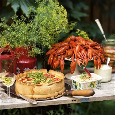 Dans quel pays a lieu la fête des écrevisses (kräftskiva) à la fin du mois d'août ?