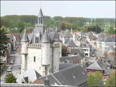 Rue est le nom d'une commune proche de la baie de Somme : dans quelle région administrative sommes-nous ?