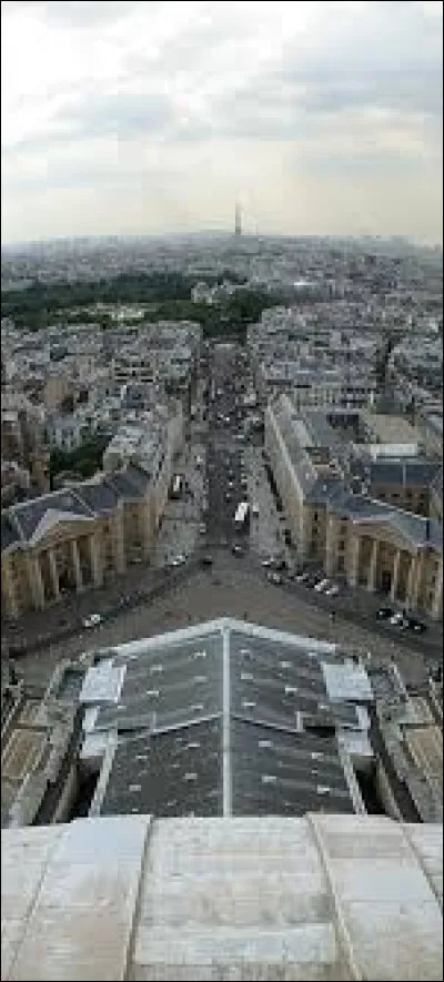 Quelle rue de Paris est citée dans la chanson de Patrick Bruel "Place des Grands Hommes" sortie en 1991 ?