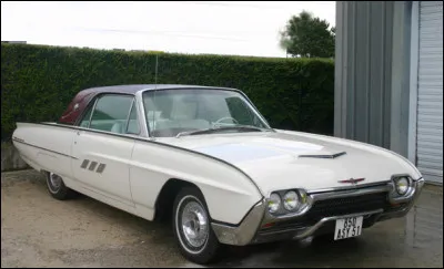 Quel est le nom de ce modèle produit par Ford de 1954 à 2015 ?