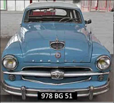 Quel est le nom de ce modèle produit par Ford de 1953 à 1954 ?