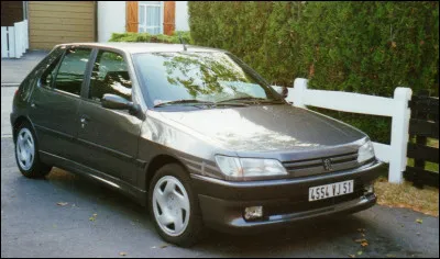 Quel est le nom de ce modèle produit par Peugeot de 1993 à 2002 ?