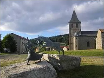 Je vous propose de commencer cette balade au pied de la statue de la Bête du Gévaudan, à Auvers. Petit village de 48 habitants, dans l'arrondissement de Brioude, il se situe dans le département ...