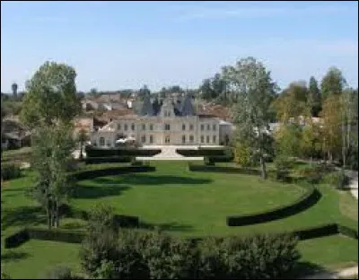 Nous partons en Nouvelle-Aquitaine au château de Lussac. Commune viticole, dans le vignoble de Lussac-Saint-Émilion, elle se situe dans le département ...