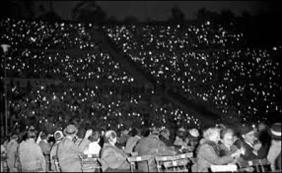 Quelle ville allemande accueille ce festival, créé en 1951 et devenu l'un des trois principaux festivals de cinéma internationaux ?