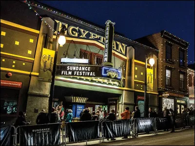Créé en 1978 et renommé en 1991, le Sundance Film Festival est le principal festival américain de cinéma indépendant, et l'un des principaux au monde. Quel acteur a joué un rôle déterminant dans le développement du festival ?