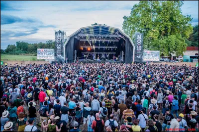 Sachant que le festival ''No Logo'' se déroule dans le 25, dans quel département a-t-il lieu ?