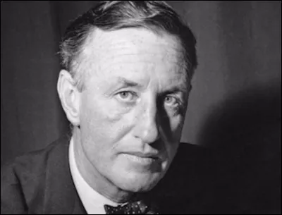 Qui est cet écrivain britannique, auteur du roman d'espionnage ''James Bond contre Dr No'' ?
