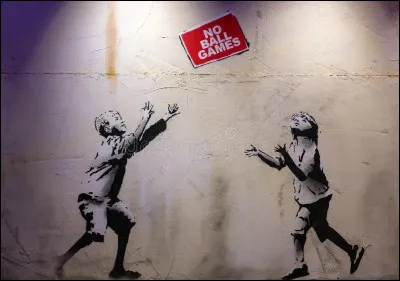 Quel artiste de street art et l'auteur de cette uvre ''No Ball Games'' ?