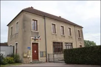 Village de Bourgogne-Franche-Comté, dans l'aire d'attraction Dijonnaise, Soissons-sur-Nacey se situe dans le département ...