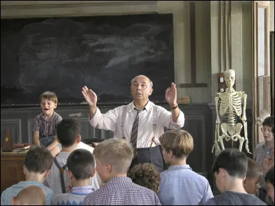 Cinéma : Comment s'appelle le nouveau surveillant joué par Gérard Jugnot dans le film "Les choristes" ?