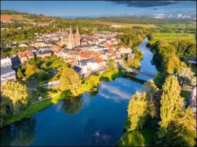 De quel département Charleville-Mézières, est-elle la préfecture ?