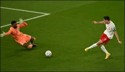 Combien de buts furent marqués au total pendant cette Coupe du monde (64 matchs en tout) ?