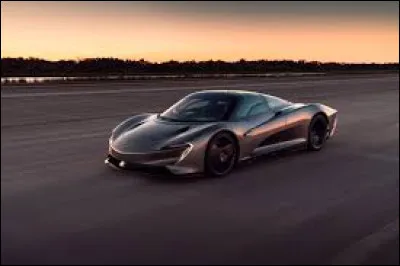 Fabriquée par la même entité qui a donné libre court à Gordon Murray de produire la voiture la plus rapide de son temps et dessinée avec une forme très aérodynamique, son ambition est de repousser les limites et le savoir de son constructeur. Quelle est cette voiture ?