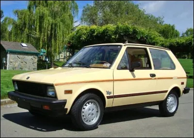 À l'origine, cette citadine a été étudiée afin de remplacer la Fiat 127. Le design jugé peu innovant par le président de la marque de l'époque a mis au rebut ce dessin. Heureusement pour le personnel du studio de design Fiat, le design de leur voiture n'est pas tombé dans les méandres de l'automobile. Sous quel nom a été vendue cette voiture ?