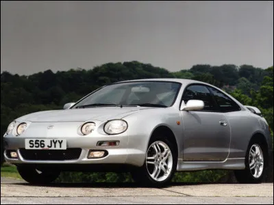 Malmenée sur les spéciales de rallye par des pilotes comme Marcus Grönholm ou Didier Auriol, la version WRC de ce modèle est connue pour être au cur du scandale qui secoua le championnat du monde des rallyes en 1995. Quelle est cette voiture ?