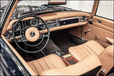 Celui ci est réservé à un coupé Mercedes des années 60. Quel est ce modèle ?